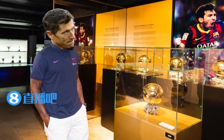 今日趣图：看着你的金球，走过你来时的路