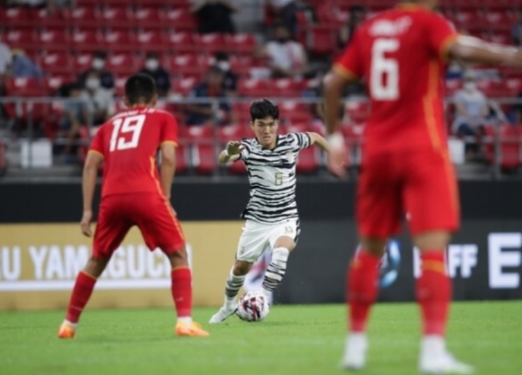 黄仁范:与中国队比赛很轻松 日本的训练场、酒店有很多不足