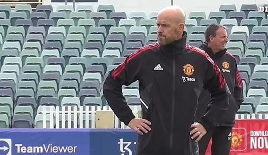 滕哈赫训练中严格要求甚至爆粗:走地面球,控住球!真xx垃圾