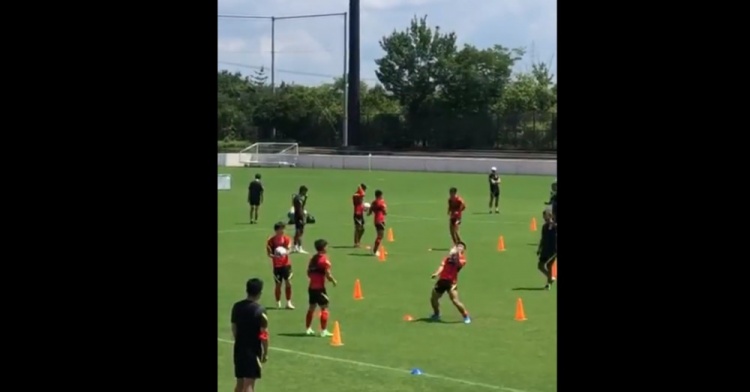 记者:国足今天进行对日本的针对性训练,同时将演练定位球