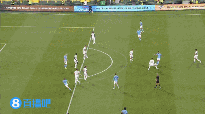 上半场尾声哈兰德破门但因B席越位在先，进球无效