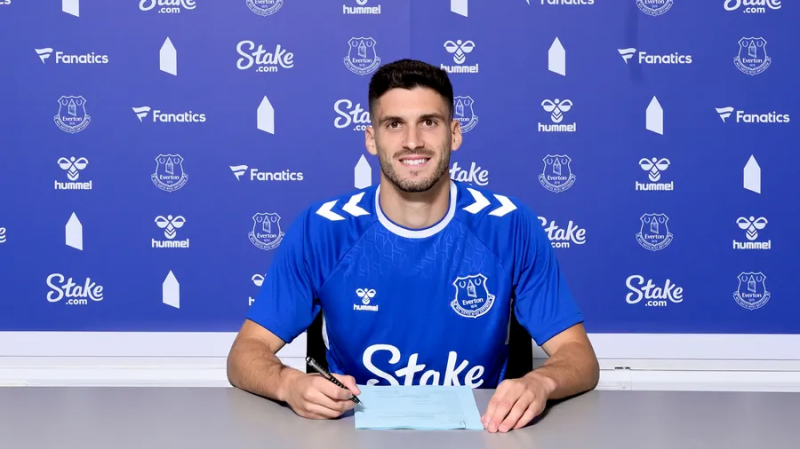 官方:葡萄牙体育左后卫维纳格雷租借加盟埃弗顿,租期一年