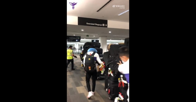 中国女足安全抵达旧金山，开始一个月的海外拉练