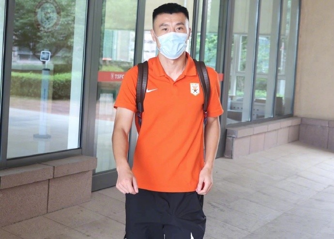 出发海口，全力以赴备战联赛，山东泰山，加油！