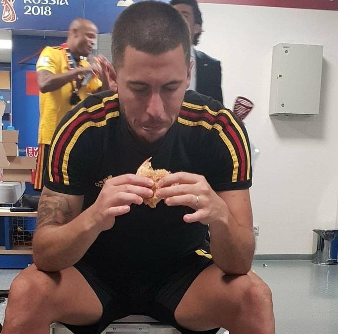 今日趣图:《没有人给他写信的上校》