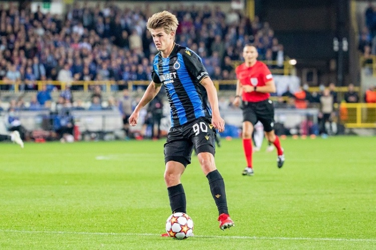 意媒:米兰曾想在德凯特莱尔交易中打包后卫姆班巴,被布鲁日拒绝