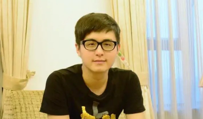 记得:今年春季赛积分不重要,是夏季赛没有拉胯的队