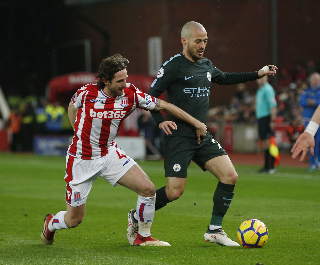 天空体育：斯旺西在与乔-阿伦经纪人谈判，希望免签这名球员