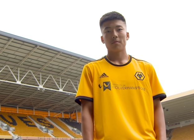 何朕宇随狼队U21前往美国参加邀请赛,22日首战切尔西U21