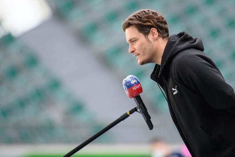 多特主帅:本周两场热身赛丢5球最让我烦恼 贝林厄姆是第三队长