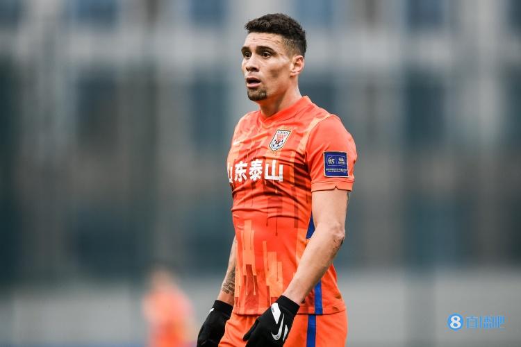 记者:泰山今日重新集结,外援暂时仅莫伊塞斯、克雷桑参加合练