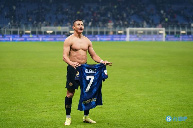 意媒：桑切斯拒绝了利雅得胜利的报价，他梦想着重回巴萨