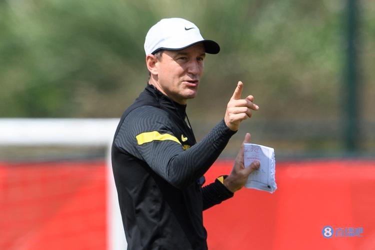 北青:扬科维奇叮嘱队员,他不希望首轮暴露的问题在中日之战复现