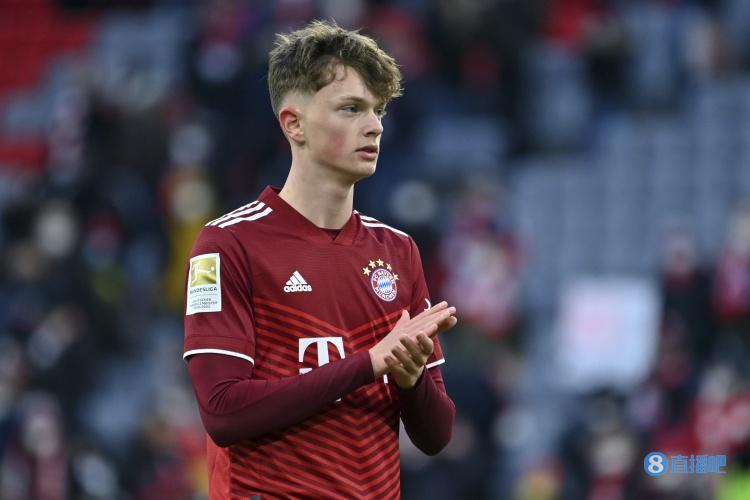 踢球者：16岁万纳尔和18岁维多维奇已升上拜仁一线队