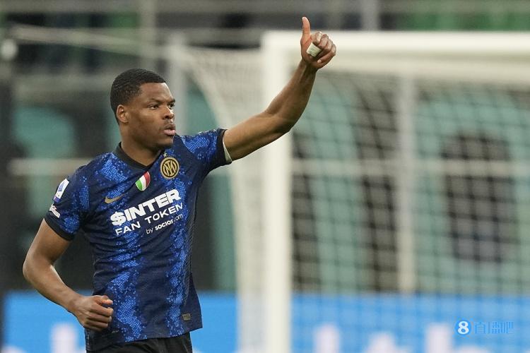 米体:曼联可能出售万-比萨卡,然后寻求引进邓弗里斯