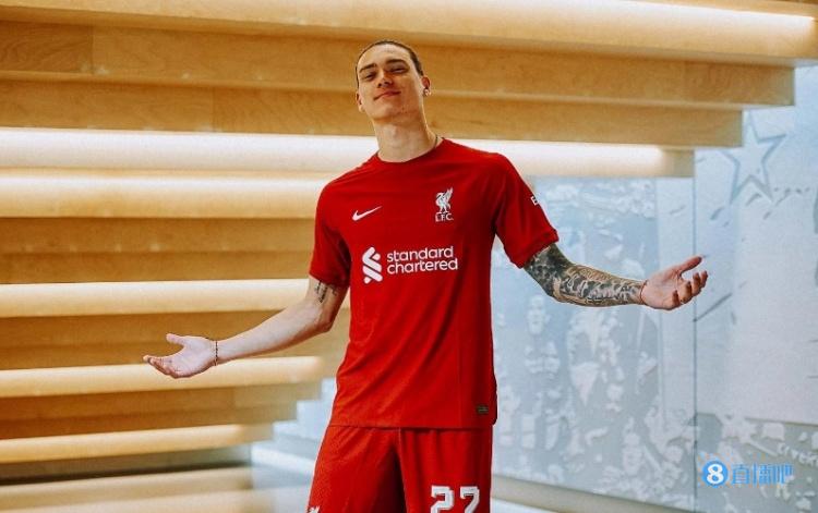 张伯伦:努涅斯的速度让我想到了苏亚雷斯,他有前锋应有的自信