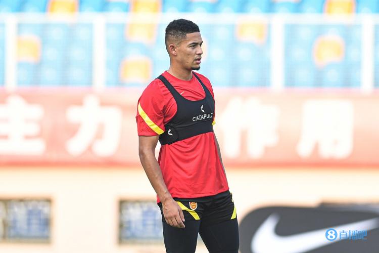 袁野:应该是442阵型 不知蒋光太状态如何,像联赛那样有点悬