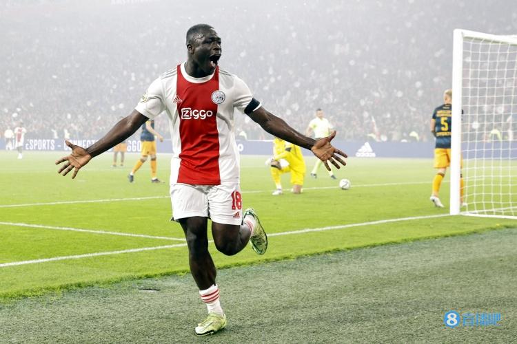 罗马诺:曼联从未报价布罗贝,下一个离开莱比锡的可能是莫里巴