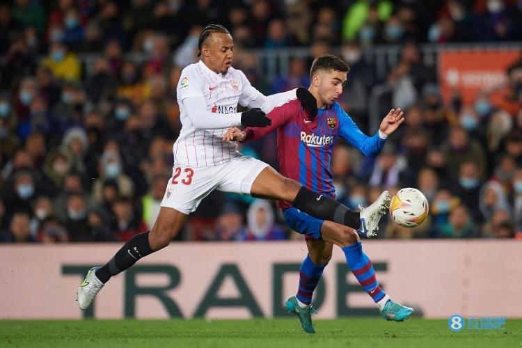 电讯报：从拉菲尼亚到孔德，巴萨接近今夏第二次截胡切尔西
