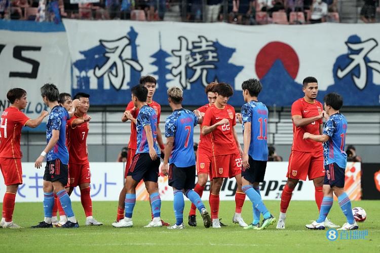 马德兴:国足恢复训练轻松愉快,明天中午观看中国香港队录像