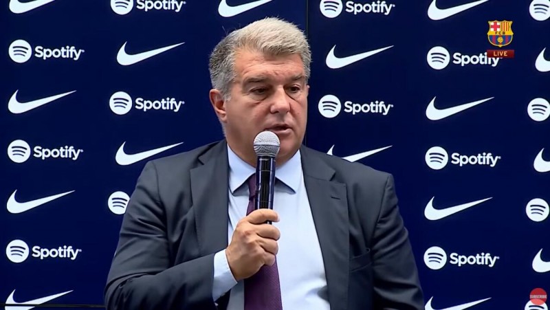 拉波尔塔:梅西在巴萨给大家带来美好回忆,我们在道德上亏欠他