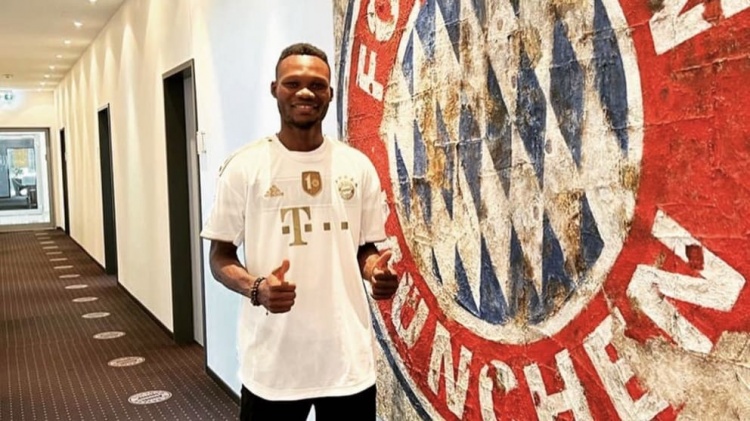 德媒:拜仁与马内多年好友签约2年,球员将在二队效力