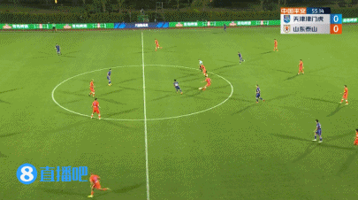 刘彬彬外脚背助攻克雷桑破门,VAR长时间回看后判定进球有效!