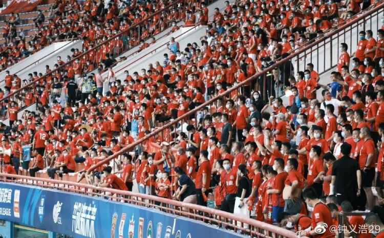 钟义浩:这才是足球应该有的样子,再接再厉感谢有你们