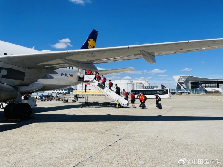 官方:除4名征战东亚杯球员外,U21国足抵达克罗地亚驻地酒店