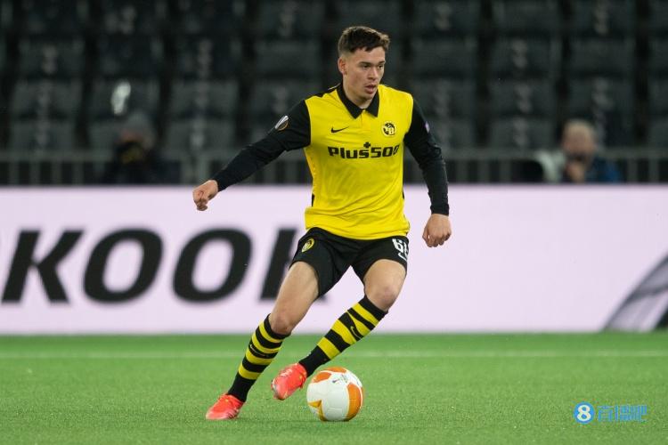 拜仁关注年轻人中场新星,球员回应:拜仁的平台对我来说还太高了