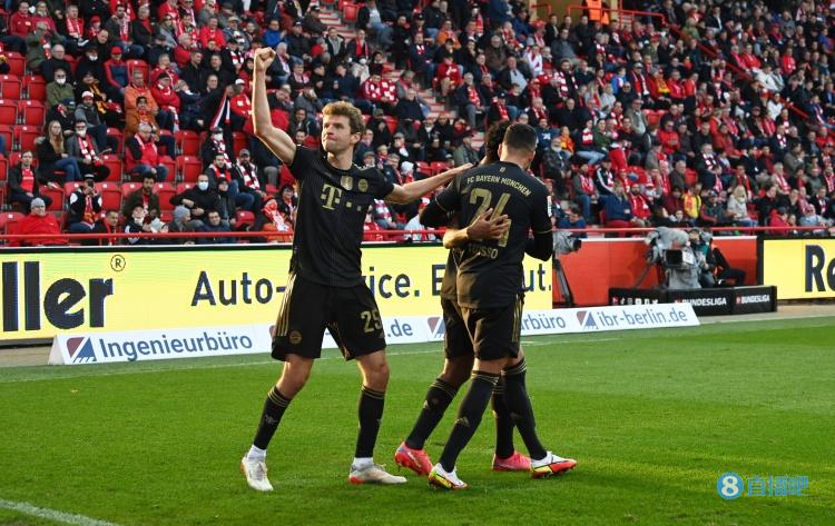 穆勒:人要适应时代,我在大巴上和年轻人玩马里奥赛车而非羊头牌