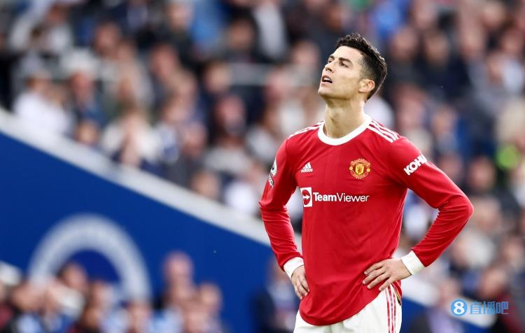 格罗夫斯:滕哈赫应效仿弗格森,转会窗关闭前不让C罗进入一线队