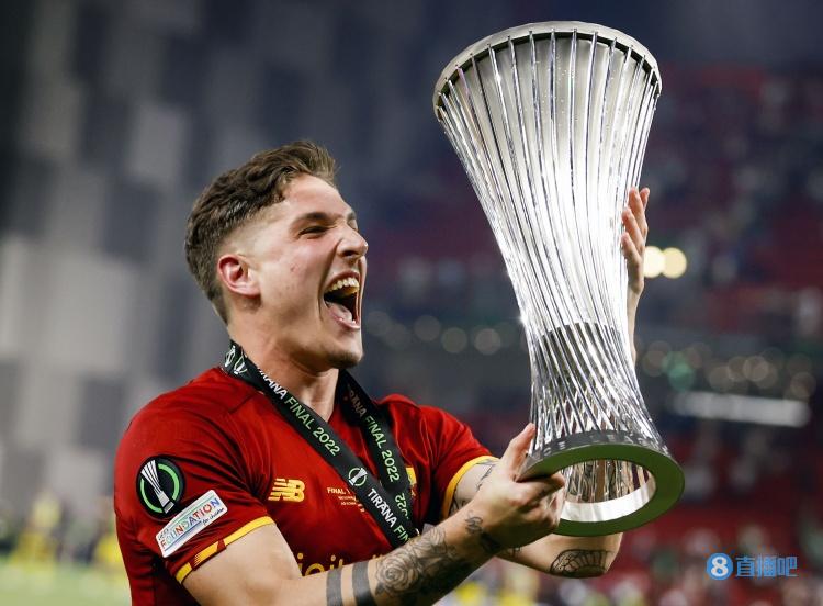 夺冠游行时侮辱拉齐奥,扎尼奥洛和罗马分别被意足协罚款4000欧元