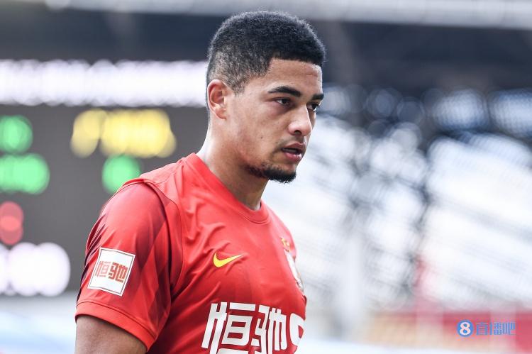 足球报:已收到几家俱乐部邀请 蒋光太二次转会期或有新选择
