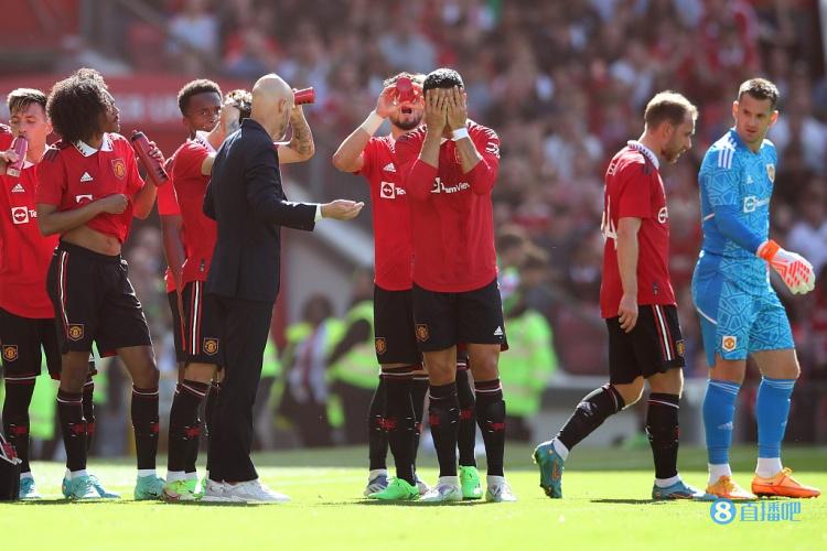 费迪南德:C罗声望使球队被过度关注,这让队友无法处理这些压力