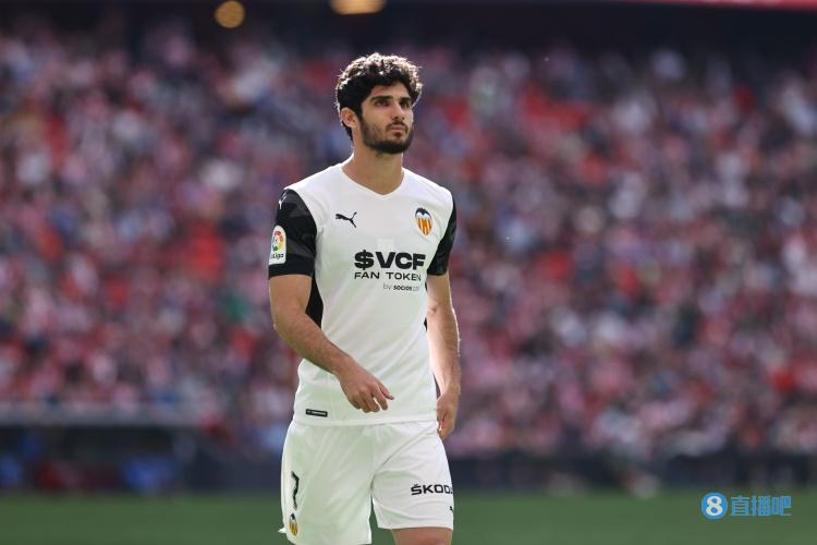 天空体育:格德斯今日接受狼队体检,转会费为2500万镑