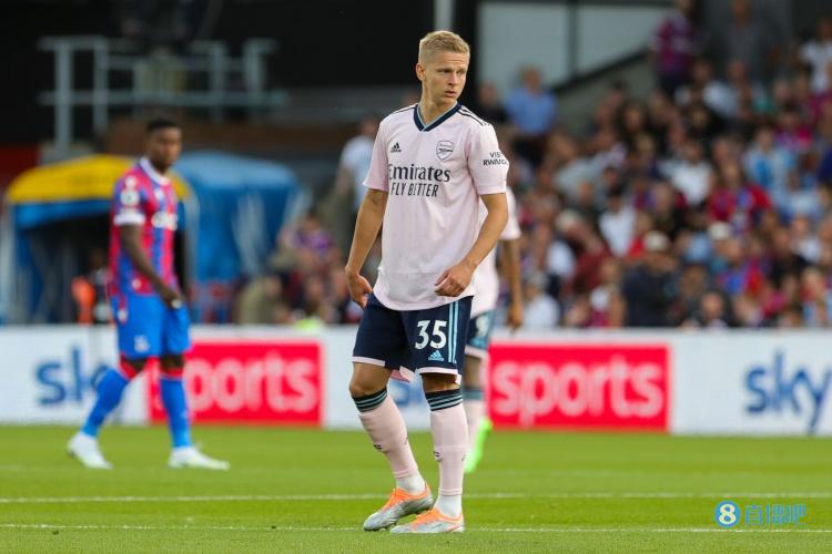 费迪南德:津琴科提升了球队的控球,教练想让他像坎塞洛那样踢球