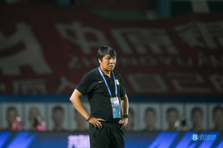 津媒：谢峰选择离开国安，其实是为俱乐部的工作失误买单