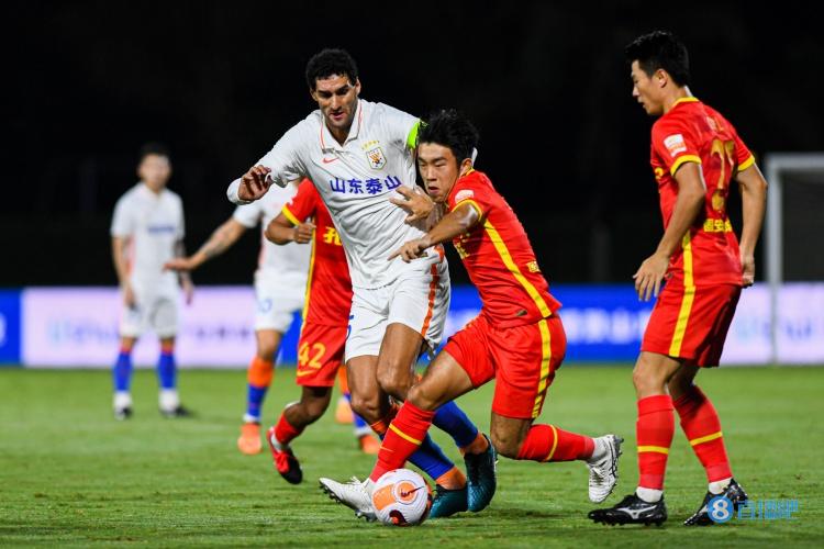 半场-金敬道头球破门费莱尼、刘彬彬2分钟2球 泰山3-0河北队