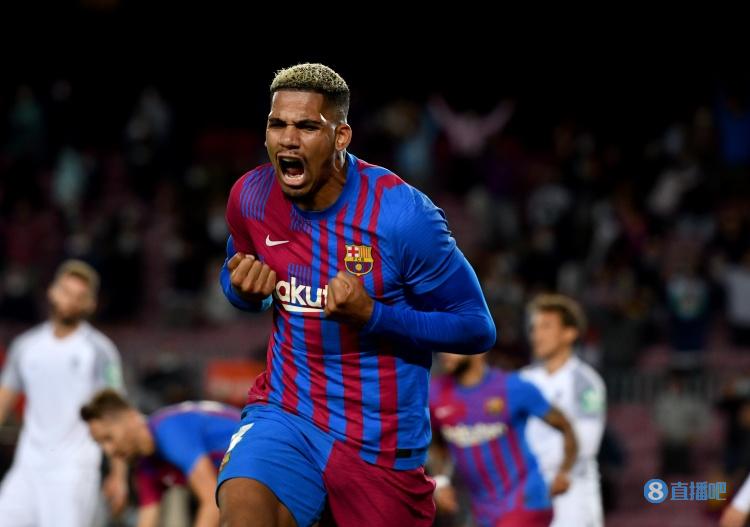 阿劳霍谈国家队队友:佩利斯特里的表现最令我感到惊讶