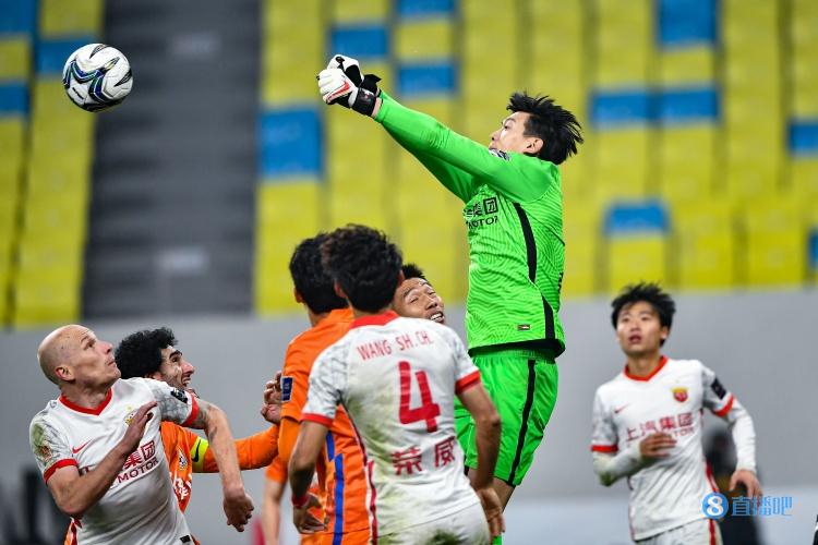 沪媒:海港终于凑齐了最强阵容,是颜骏凌的表现救了莱科