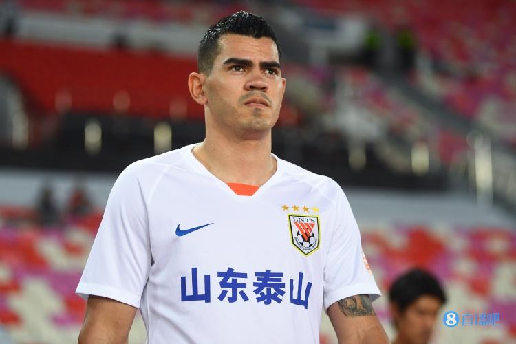 记者:泰山外援贾德松伤势不轻,或预计十月中旬才能恢复比赛