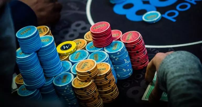 【EV扑克】5种害你在牌桌上犯蠢的认知偏差