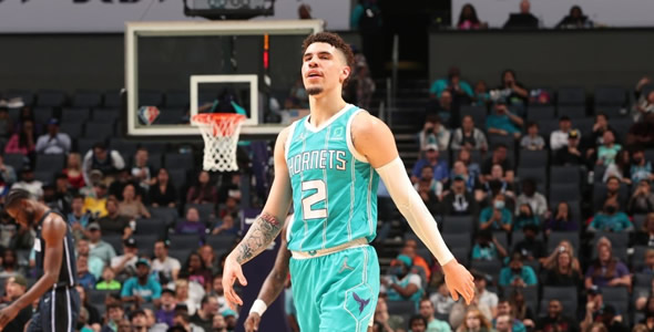 三球下季将改穿1号球衣 [