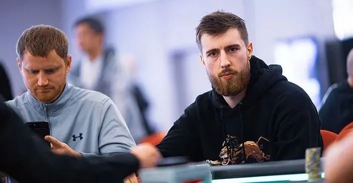 【EV扑克】号称喝酒都能打Holz的线上一哥,仅2年从免费赛打到世界最高额