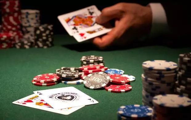 【EV扑克】教学:在牌桌上如何看穿别人?