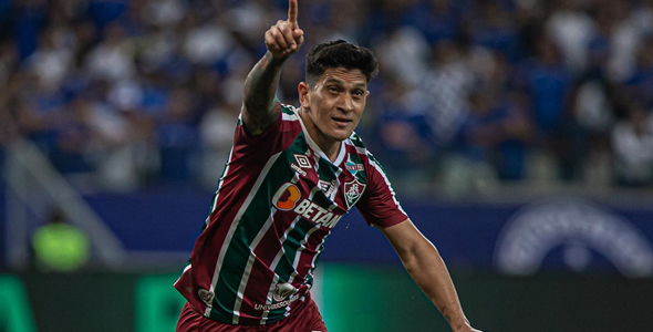 富明尼斯欲笑傲「沙」场