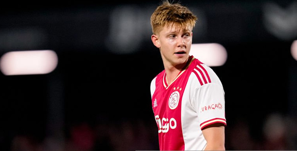 阿积士青年队激战丹博斯治