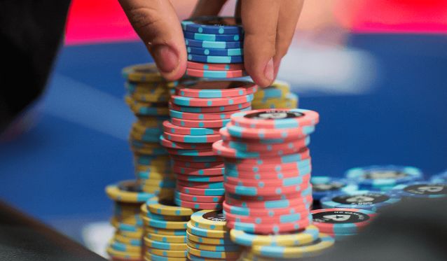 【EV扑克】牌局分析:坚果同花面对全压,跟注还是弃牌?