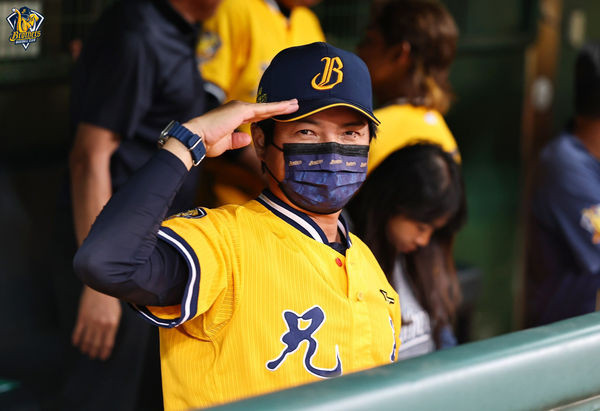 中信兄弟突撤换威助,只好怒看神乳安斋了